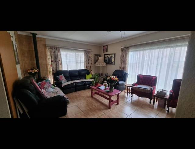 3 BEDROOM HOUSE FOR SALE IN MEYERVILLE